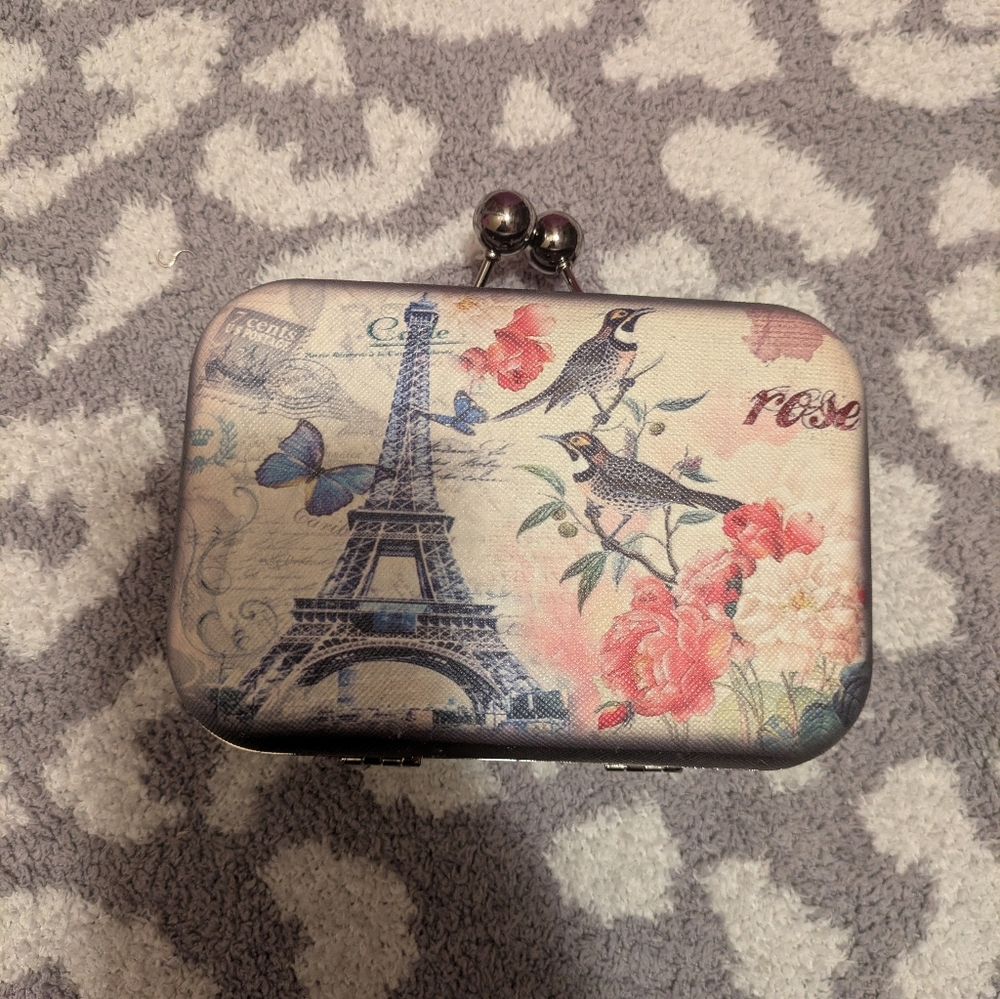 🦋5/25$ Eiffel Tower Floral Clutch